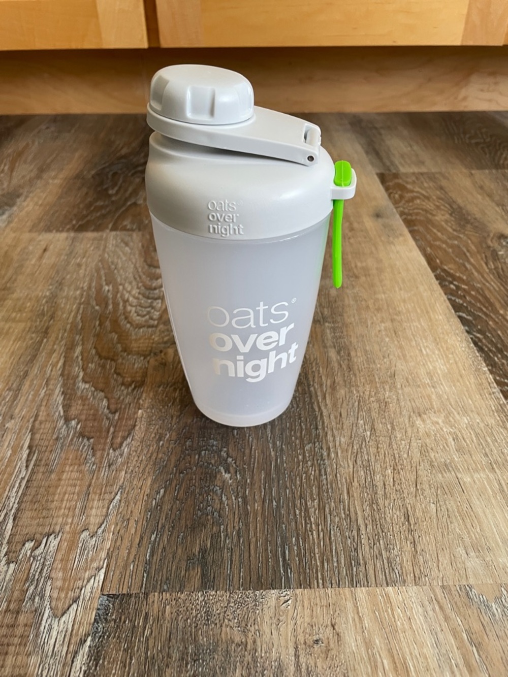 Oats Overnight Shaker Bottle - Frosted White with Green handle 20 oz BPA free